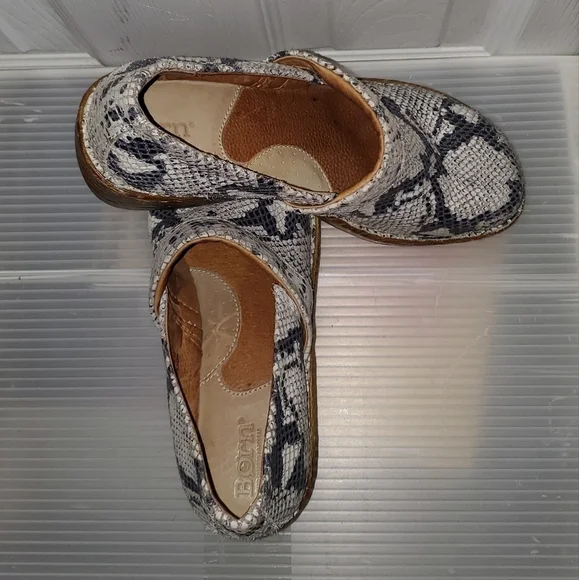 𝅺BORN snakeskin print clogs - Picture 6 of 10
